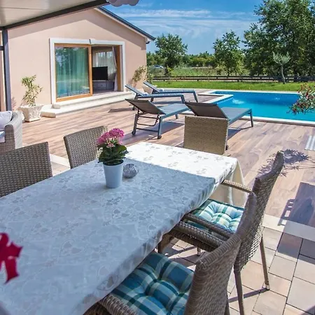 Mihaela Deluxe Holiday home *