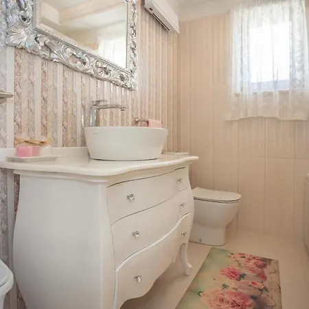 Holiday home Mihaela Deluxe *