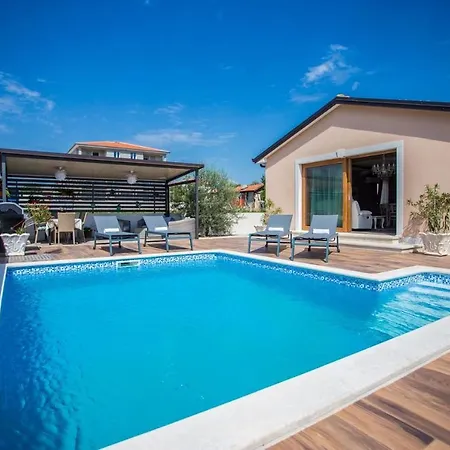 Holiday home Mihaela Deluxe *