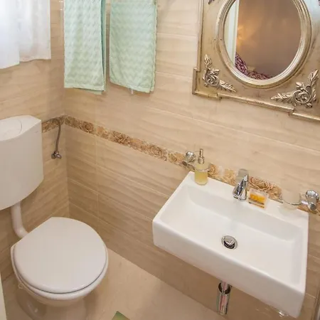 Mihaela Deluxe *