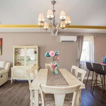 Mihaela Deluxe Holiday home *