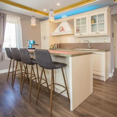 Mihaela Deluxe Holiday home